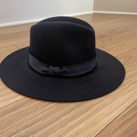 Banana Republic Accessories - Banana Republic Navy hat